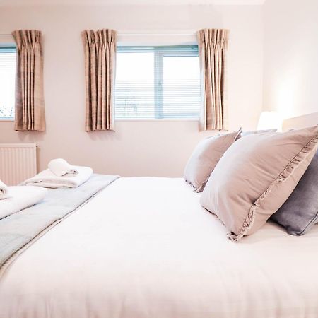 Bright And Spacious Contractor House L Parking! ボーハムウッド エクステリア 写真