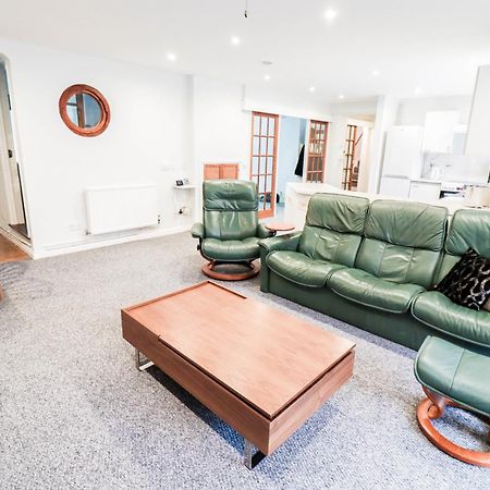 Bright And Spacious Contractor House L Parking! ボーハムウッド エクステリア 写真