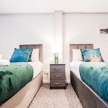Bright And Spacious Contractor House L Parking! ボーハムウッド エクステリア 写真