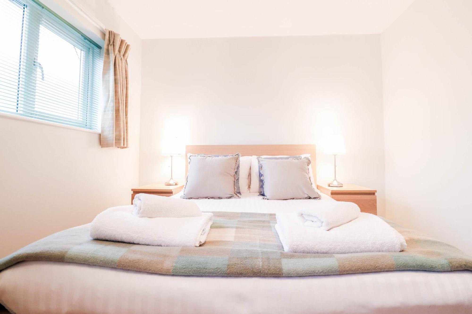 Bright And Spacious Contractor House L Parking! ボーハムウッド エクステリア 写真