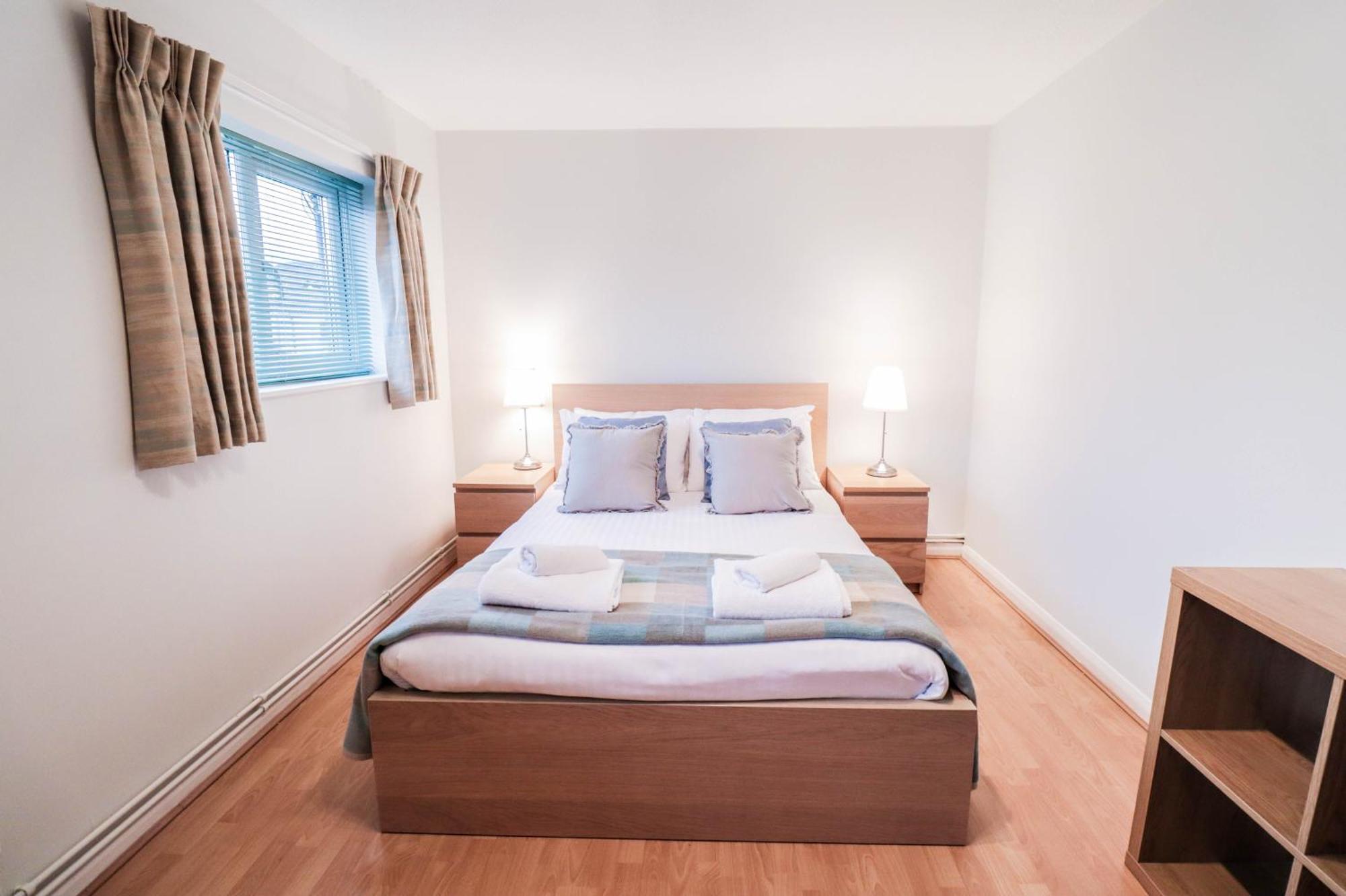 Bright And Spacious Contractor House L Parking! ボーハムウッド エクステリア 写真