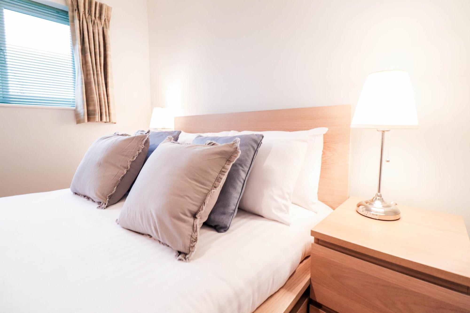 Bright And Spacious Contractor House L Parking! ボーハムウッド エクステリア 写真