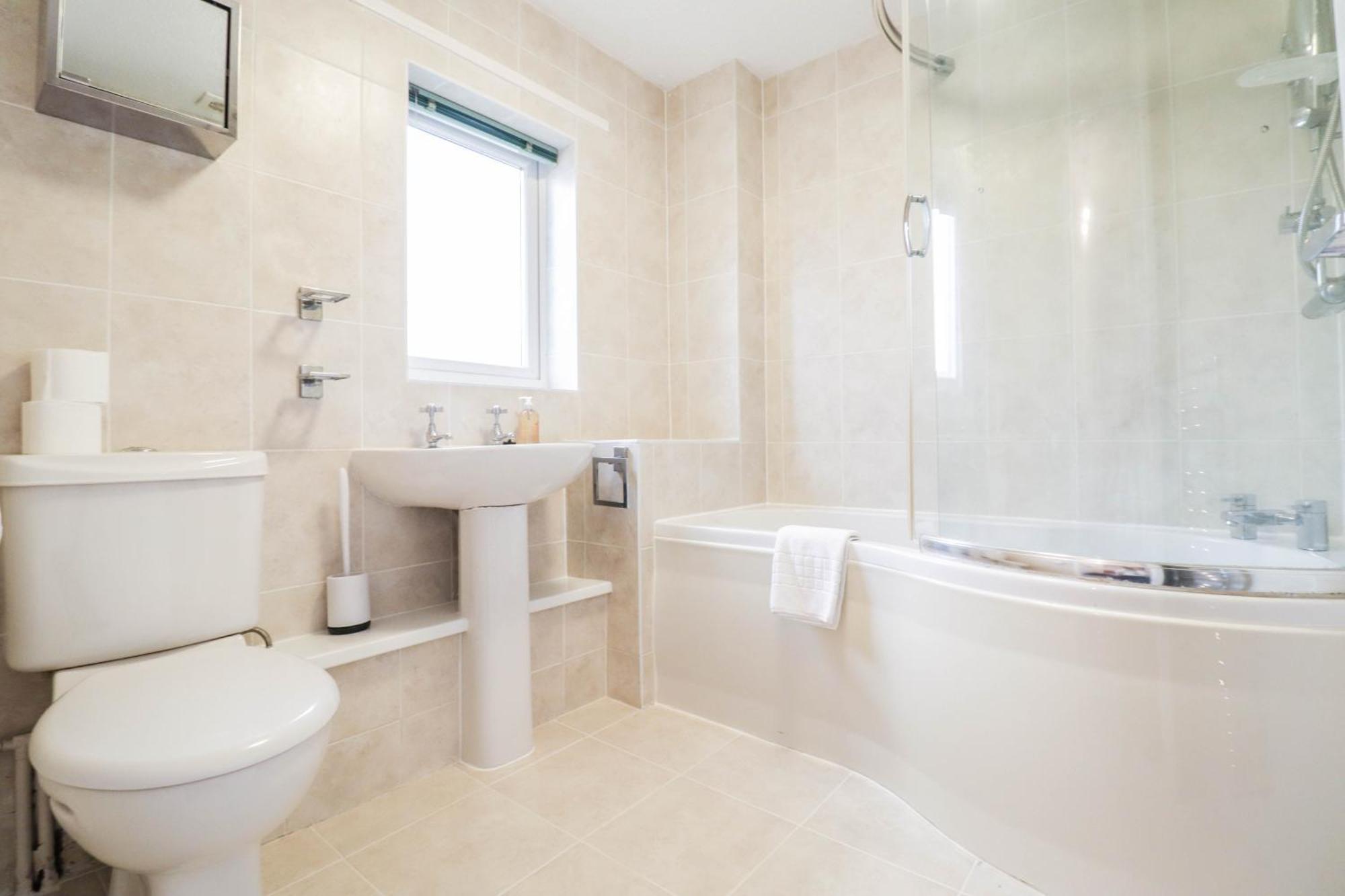 Bright And Spacious Contractor House L Parking! ボーハムウッド エクステリア 写真