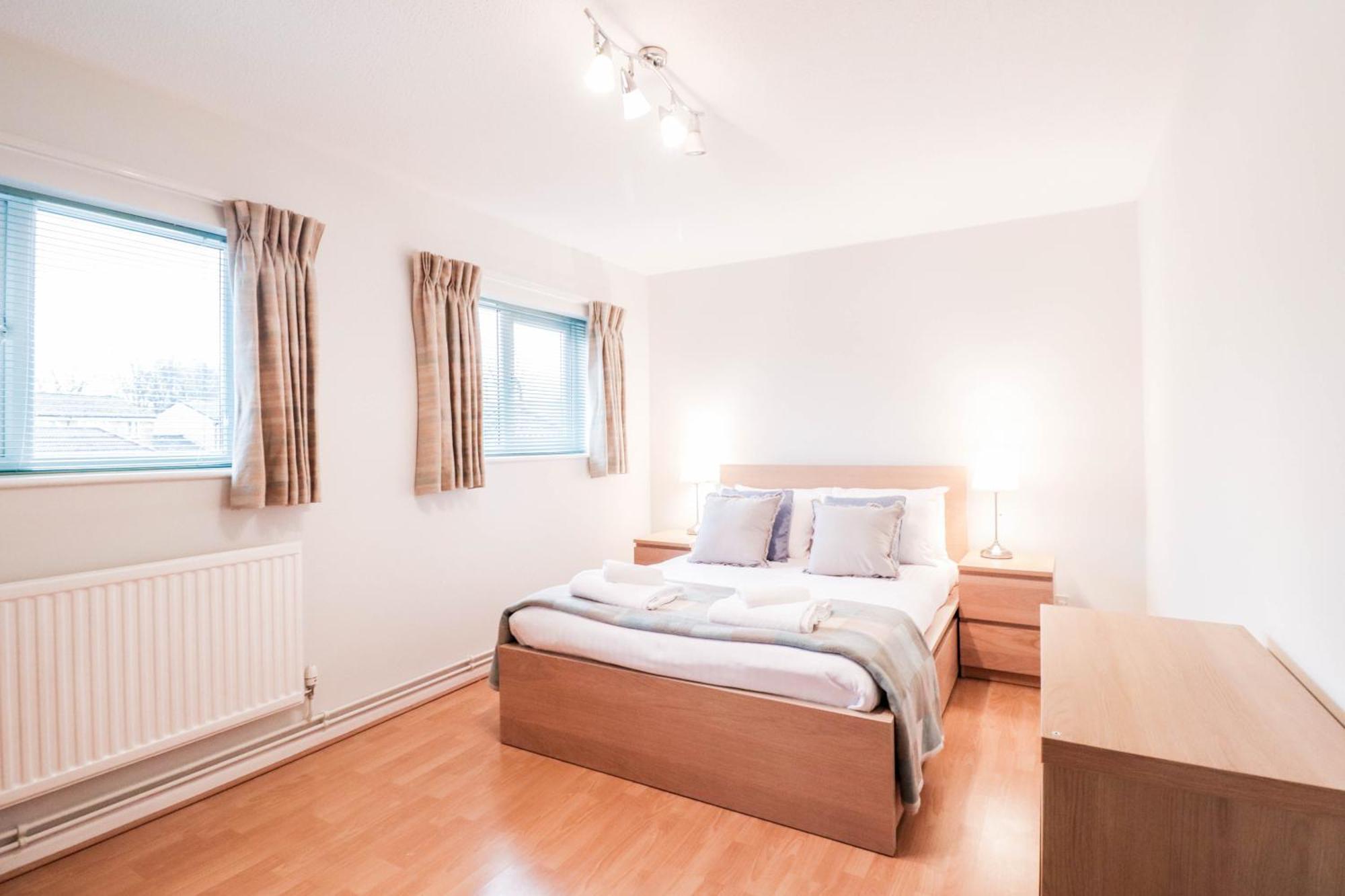 Bright And Spacious Contractor House L Parking! ボーハムウッド エクステリア 写真