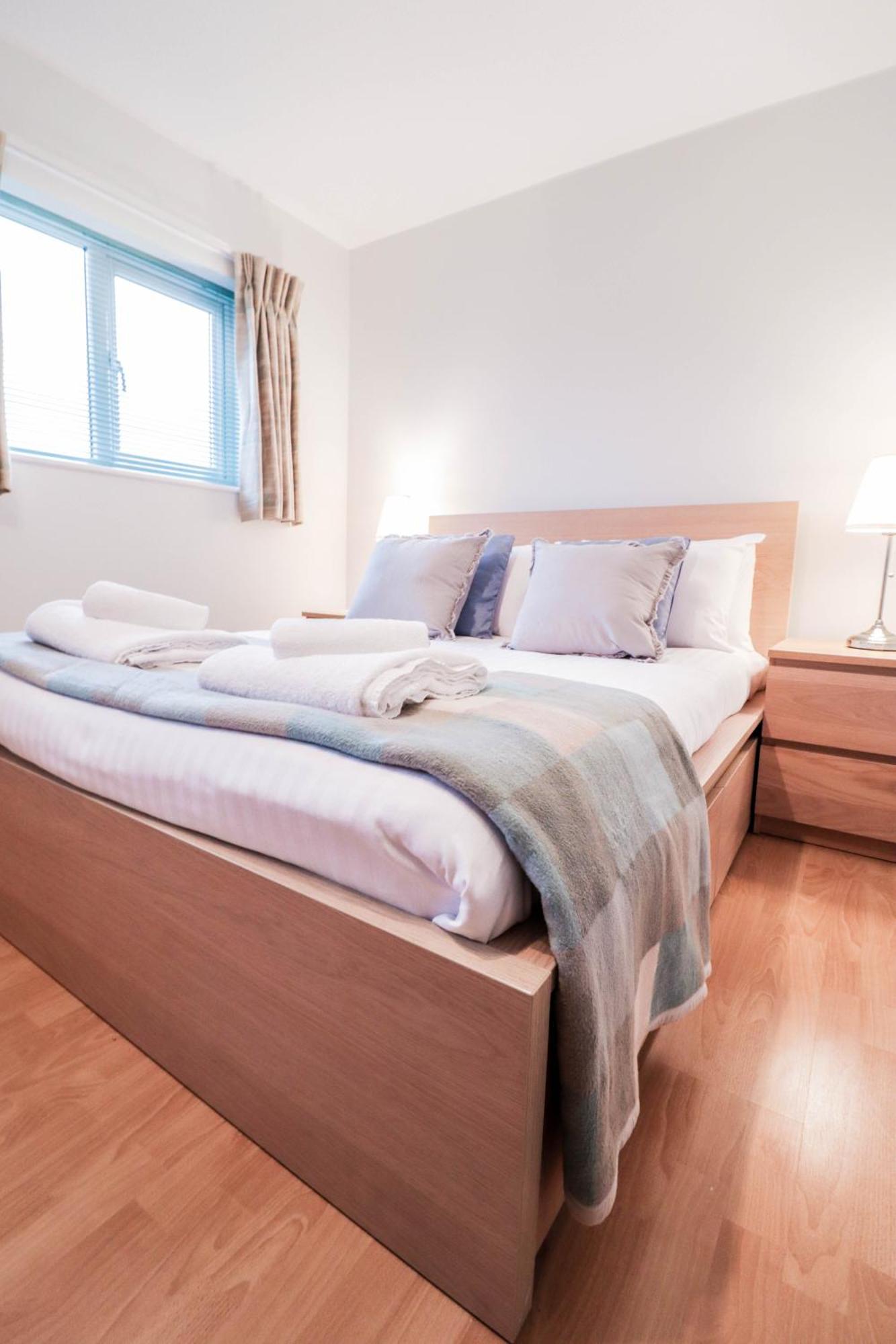 Bright And Spacious Contractor House L Parking! ボーハムウッド エクステリア 写真