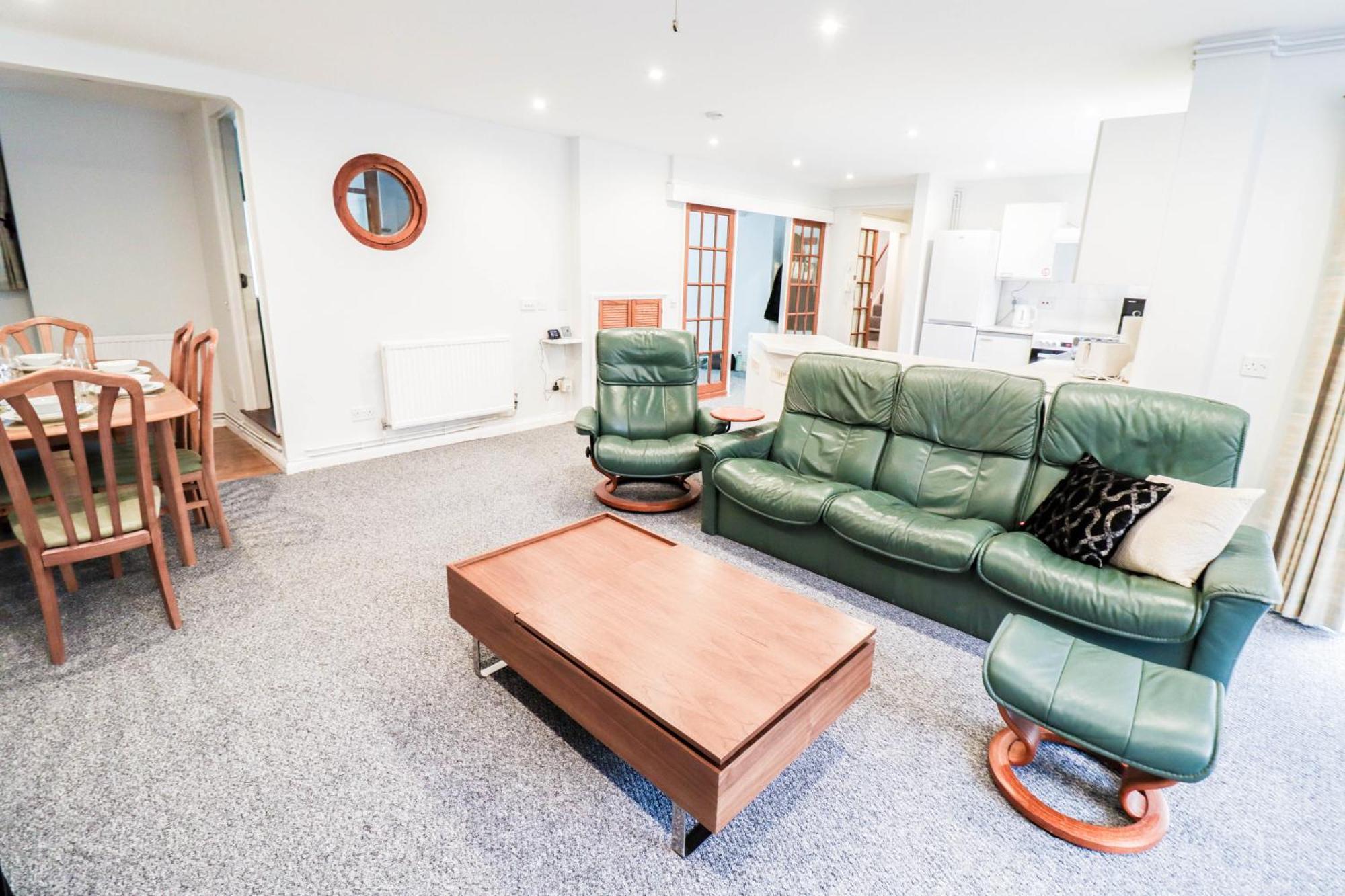 Bright And Spacious Contractor House L Parking! ボーハムウッド エクステリア 写真