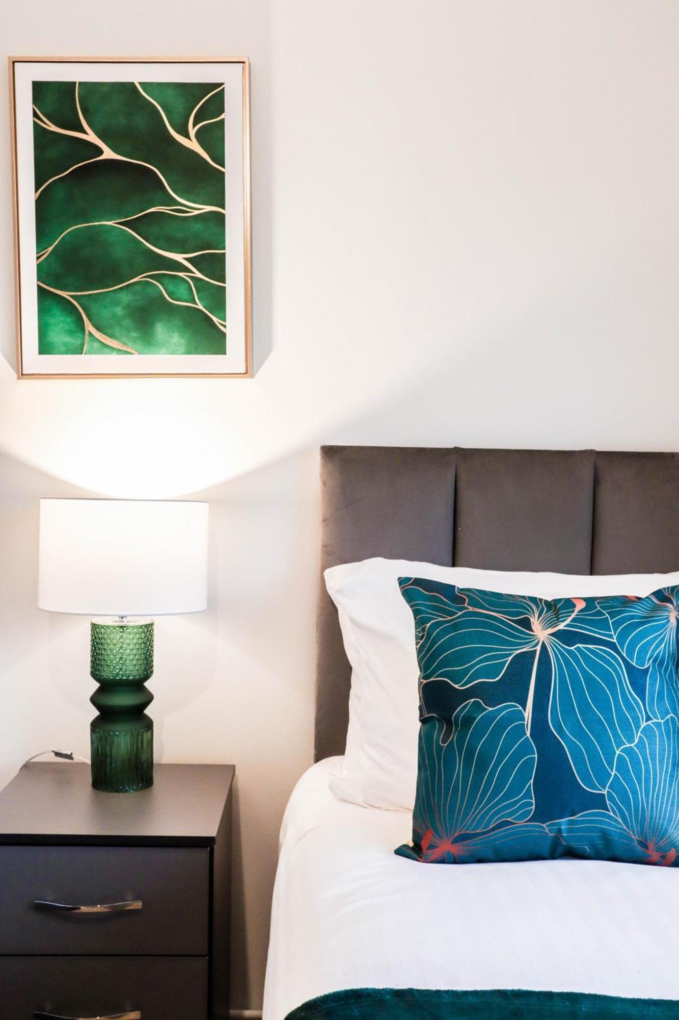 Bright And Spacious Contractor House L Parking! ボーハムウッド エクステリア 写真