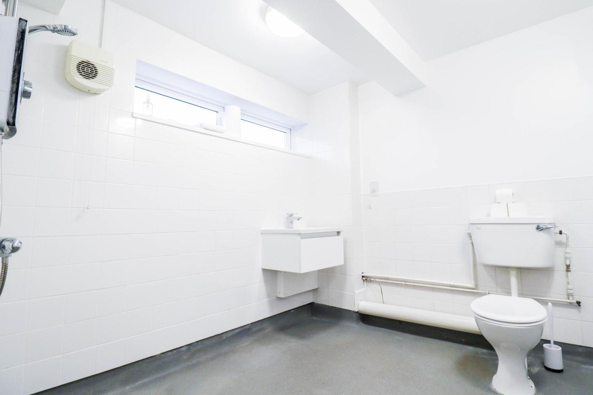 Bright And Spacious Contractor House L Parking! ボーハムウッド エクステリア 写真