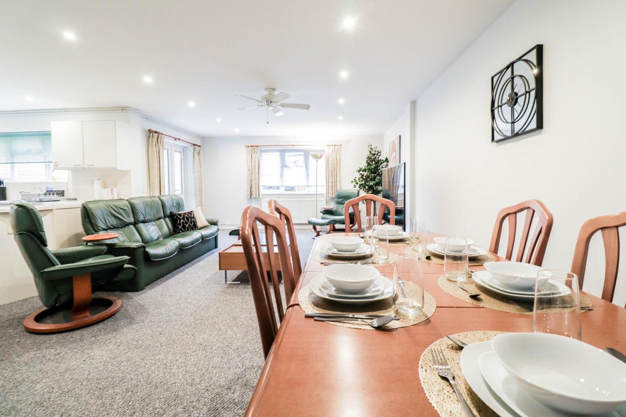 Bright And Spacious Contractor House L Parking! ボーハムウッド エクステリア 写真
