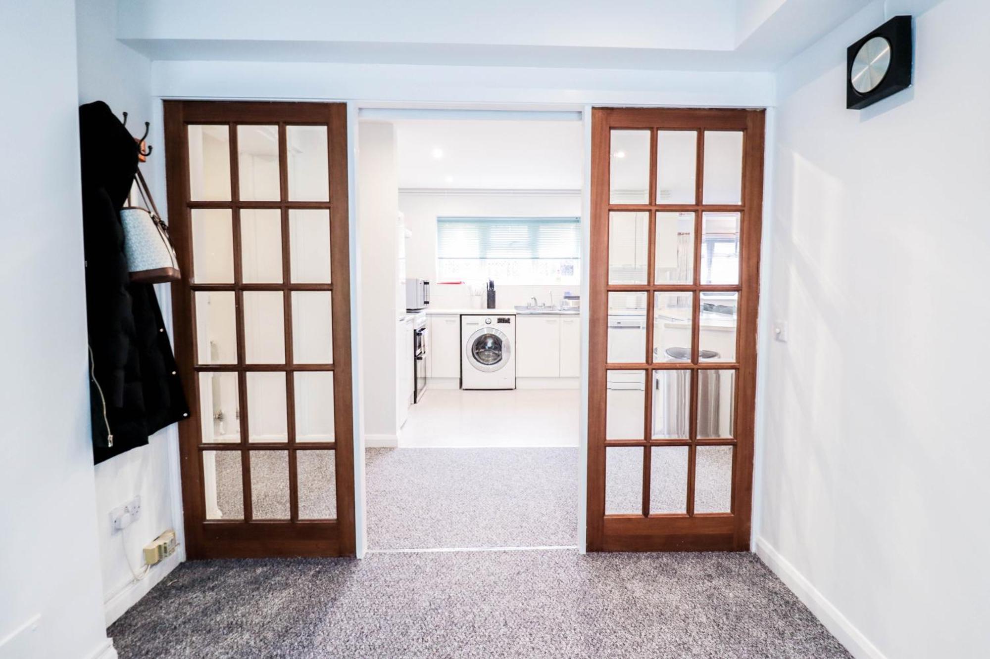 Bright And Spacious Contractor House L Parking! ボーハムウッド エクステリア 写真