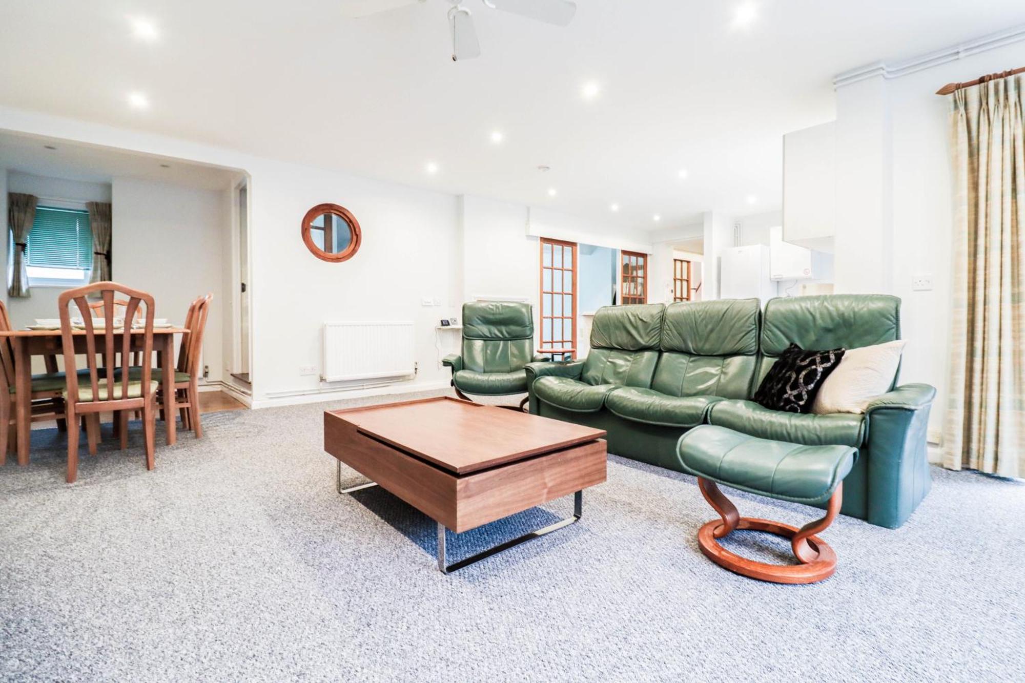 Bright And Spacious Contractor House L Parking! ボーハムウッド エクステリア 写真
